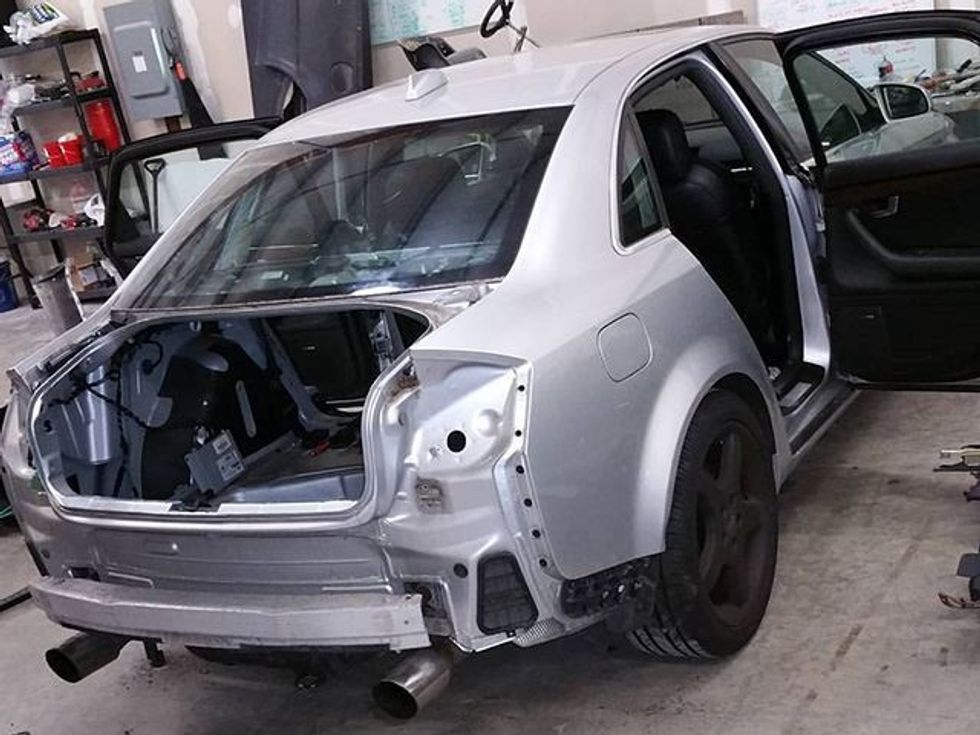 Pronari krijoi hapësirën për bartjen e mallrave në makinën Audi foto 6