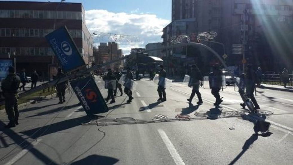 protest pred Sobranie NATO Stoltenberg 8