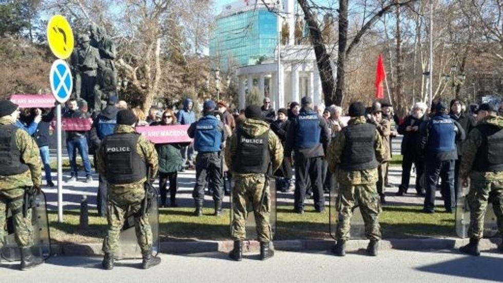 protest pred Sobranie NATO Stoltenberg 9