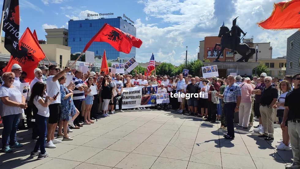 protesta kurti 3 tlg