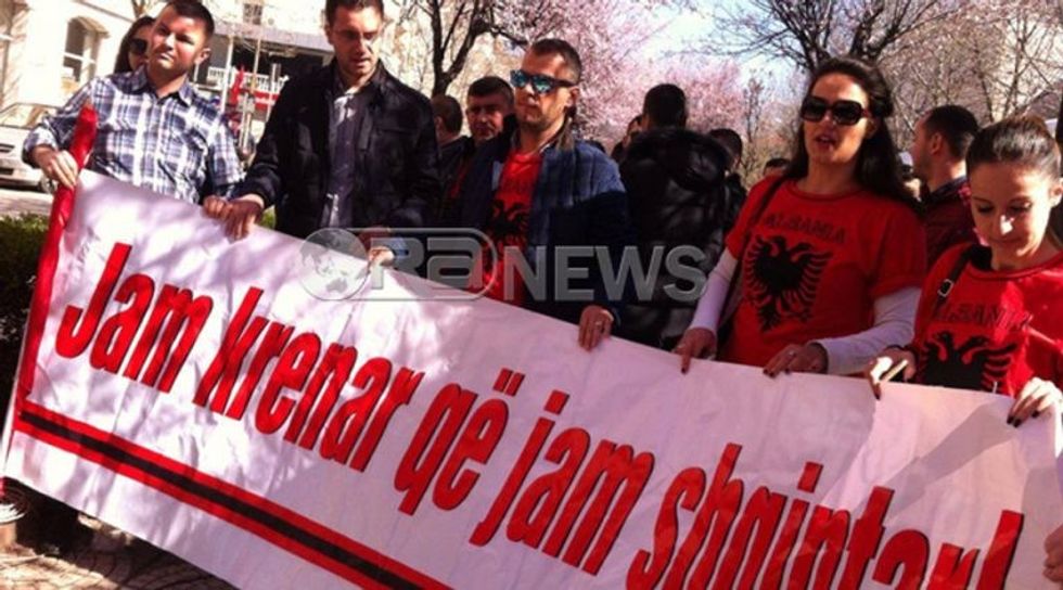 Protesta ne Shqiperi per gjuhen shqipe 1