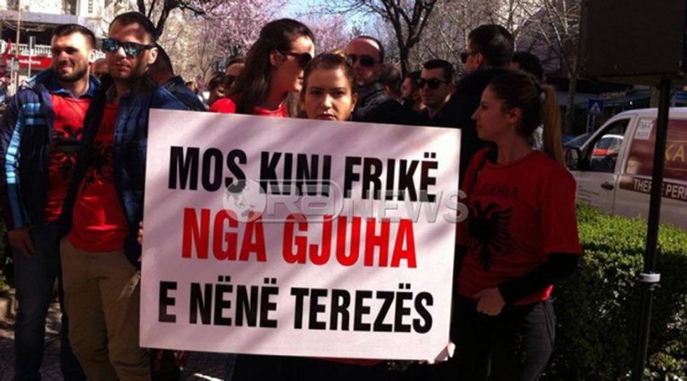 Protesta ne Shqiperi per gjuhen shqipe 2