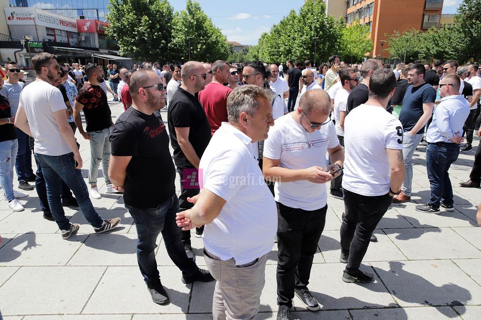 Proteste e pronarve te restoranteve dhe kengetare foto Ridvan Slivova 6