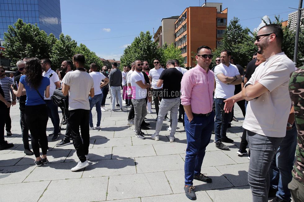 Proteste e pronarve te restoranteve dhe kengetare foto Ridvan Slivova 7
