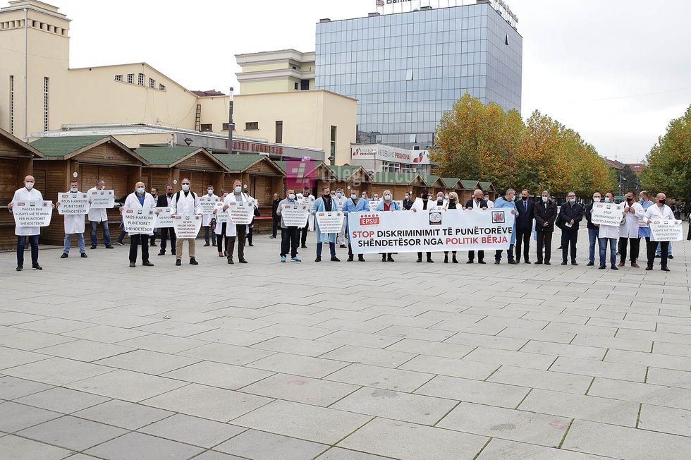 Proteste Federata e Sindikatave te Shendetesise foto Ridvan Slivova 9 1