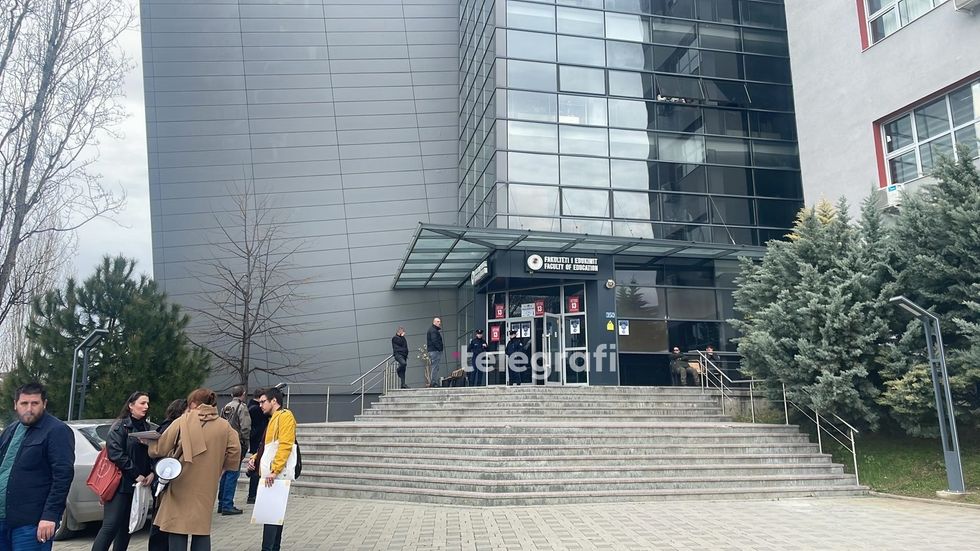 Proteste para fakultetit te Edukimit