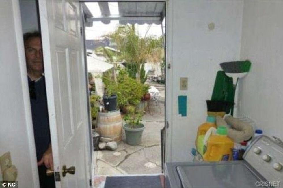 Provuan të shesin shtëpitë me anë të këtyre reklamave të pazakonta foto 3