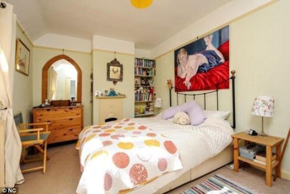 Provuan të shesin shtëpitë me anë të këtyre reklamave të pazakonta foto 4