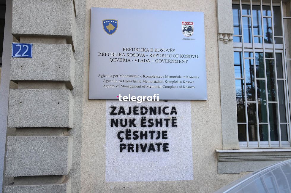 PSD aksion simbolik tek zyret e Agjencionit per Informim dhe Privatesi foto Ridvan Slivova 18