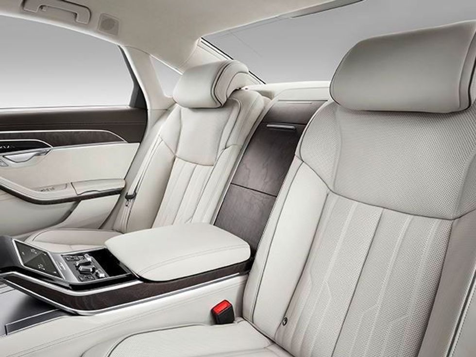 Publikohet modeli A8 Audi me teknologjine me te avancuar deri me tani foto 10