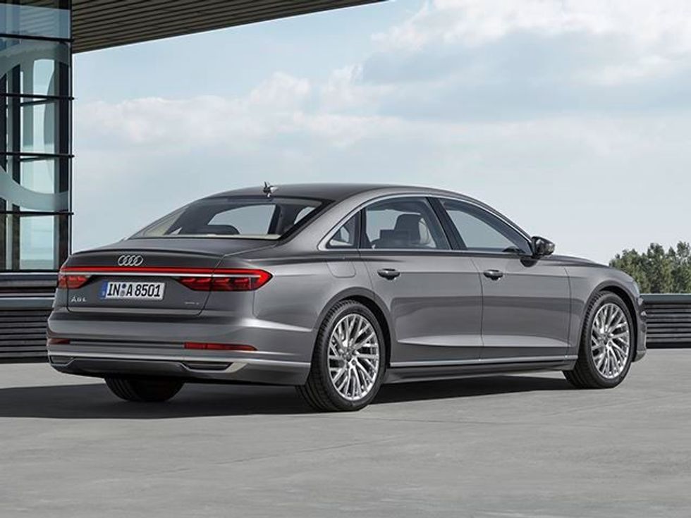 Publikohet modeli A8 Audi me teknologjine me te avancuar deri me tani foto 2