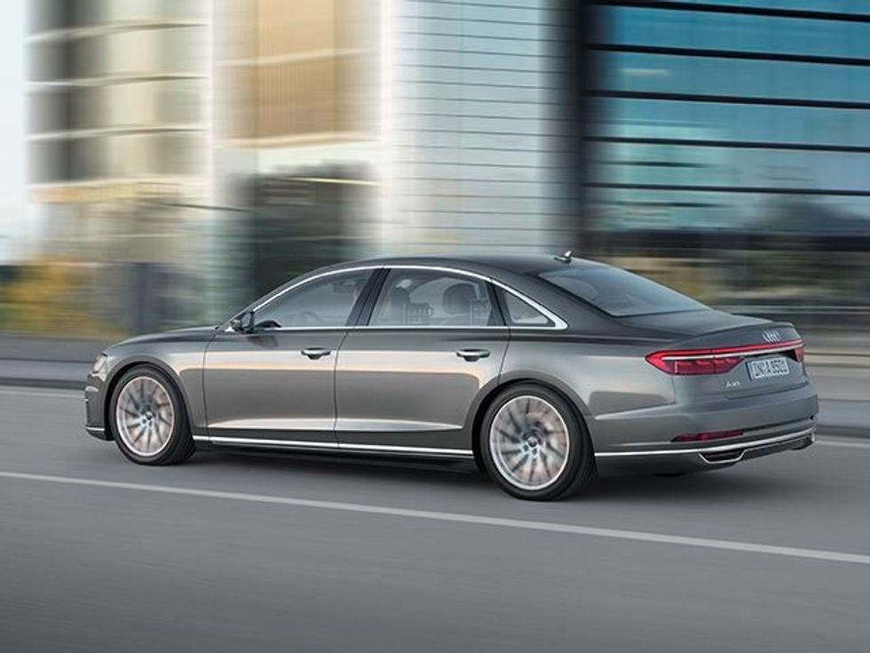 Publikohet modeli A8 Audi me teknologjine me te avancuar deri me tani foto 4