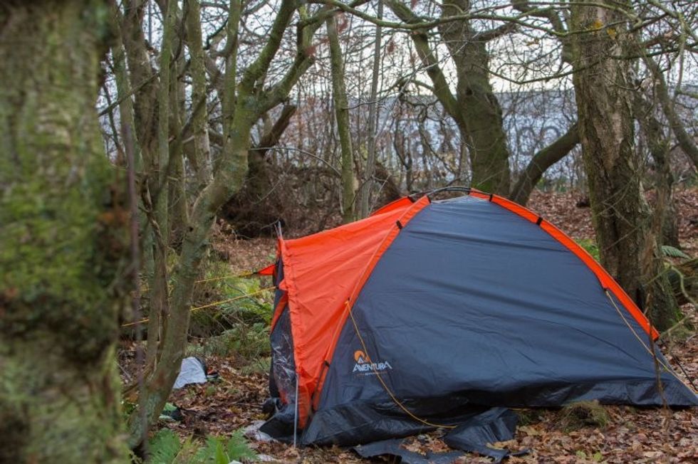 Punonjësit e Amazon flenë në tenda per te mos u vonuar ne pune foto 2