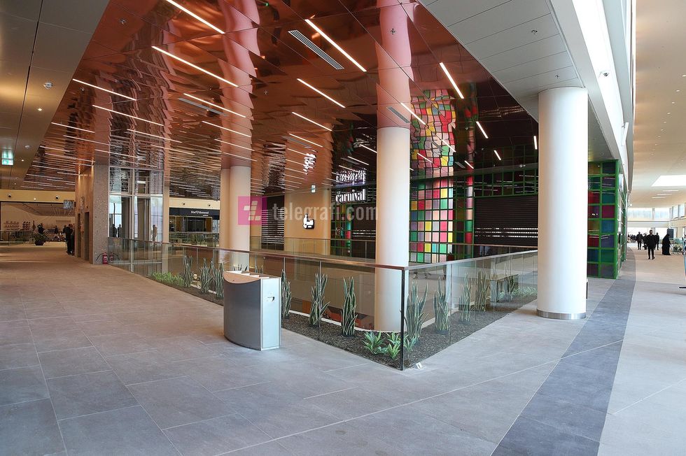 Qendra Tregtare Prishtina Mall foto Ridvan Slivova 59