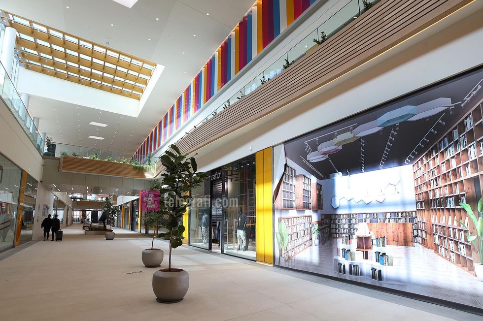 Qendra Tregtare Prishtina Mall foto Ridvan Slivova 82