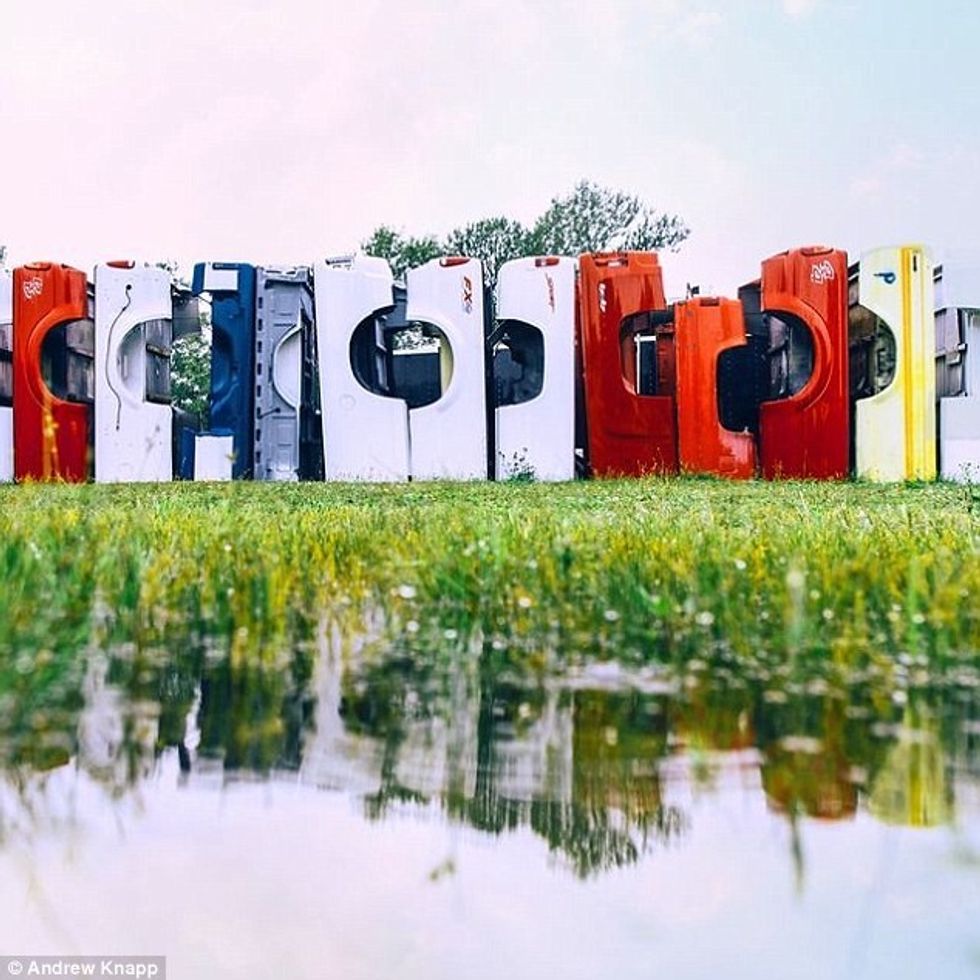 Qeni që e adhuron lojën fshehtas eshte veshtire te gjendet ne keto fotografi foto 3