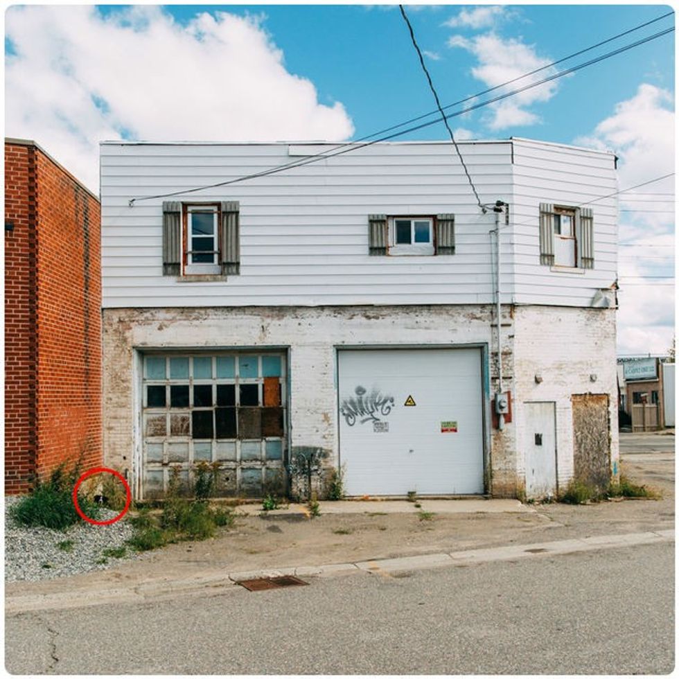 Qeni që e adhuron lojën fshehtas eshte veshtire te gjendet ne keto fotografi foto 9