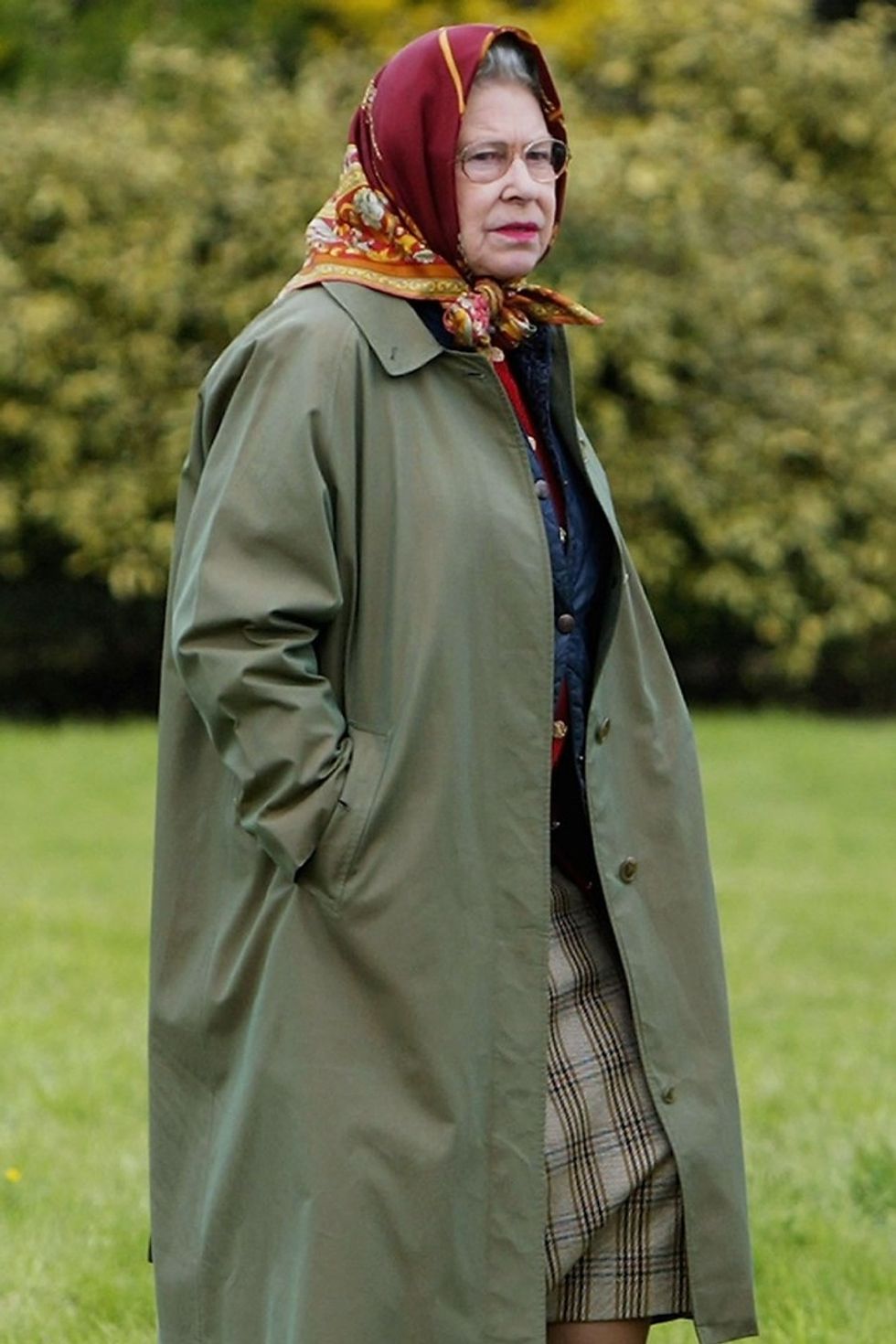 queen elizabeth burberry