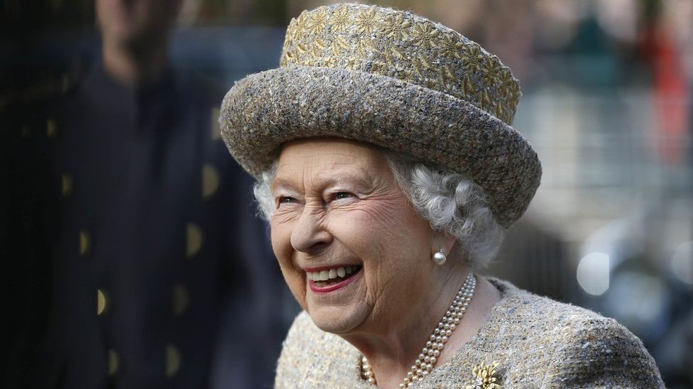 queen elizabeth has a distinctive sense of style 1605724543