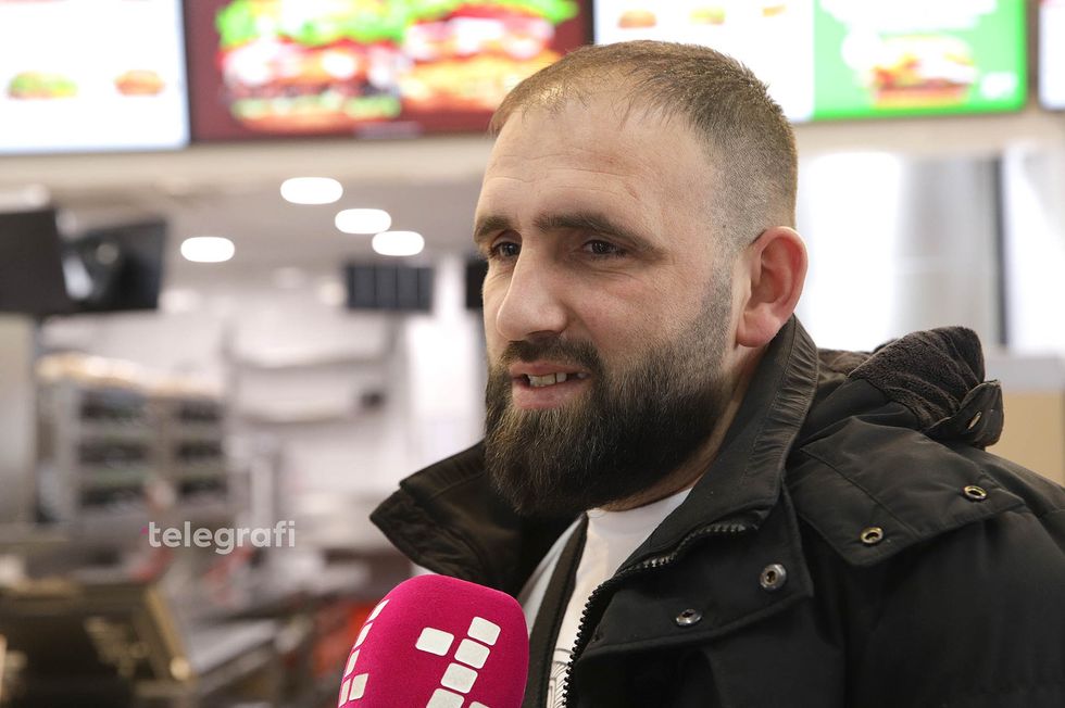 Qytetar Aeroporti Nderkombetar i Prishtines Adem Jashari foto Ridvan Slivova 3