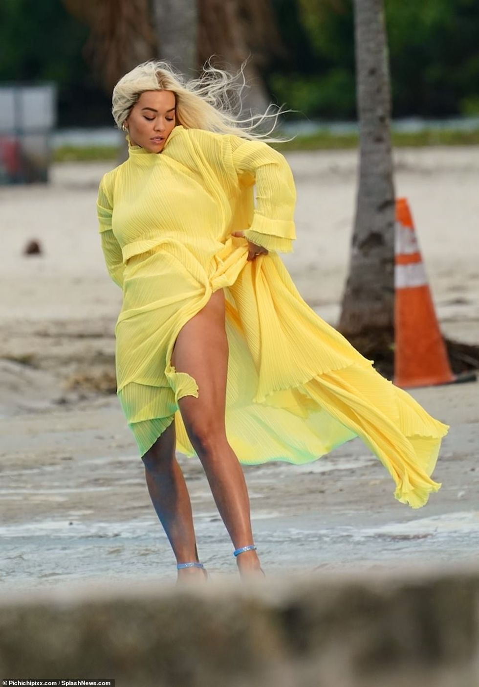 r7
