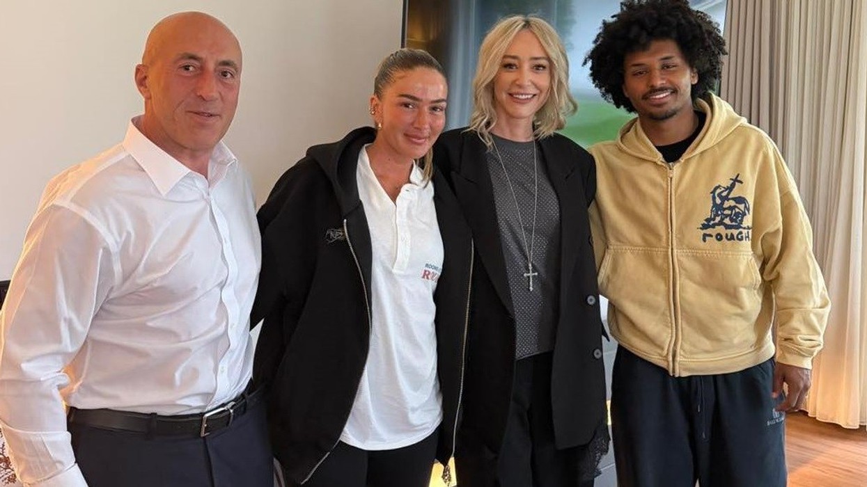 Ramush dhe Anita Haradinaj vizitojnë Loredana Zefin në Ferizaj, i pret edhe Karim Adeyemi