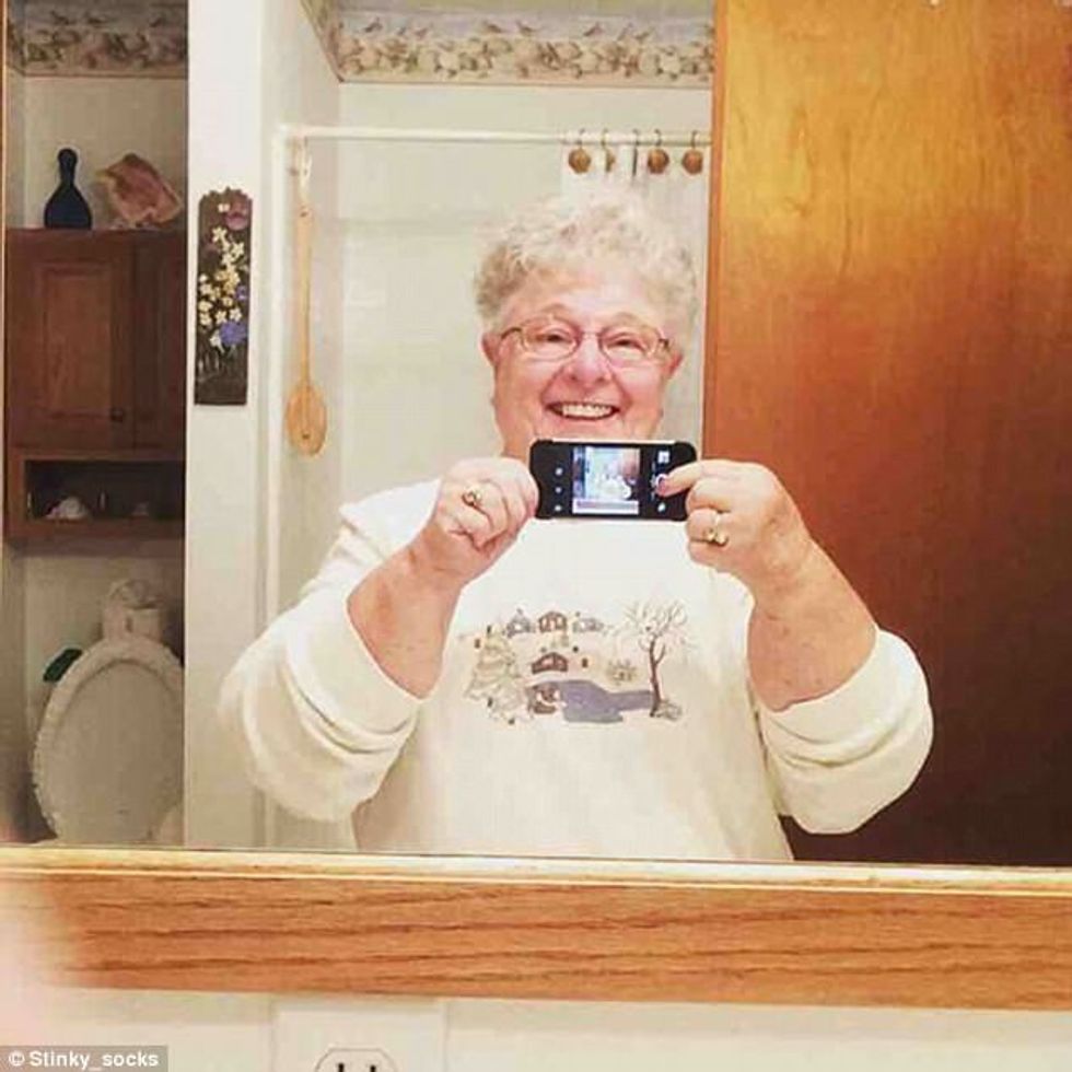 Reagimet e gjyshërve që provuan diçka për herë të parë foto 2