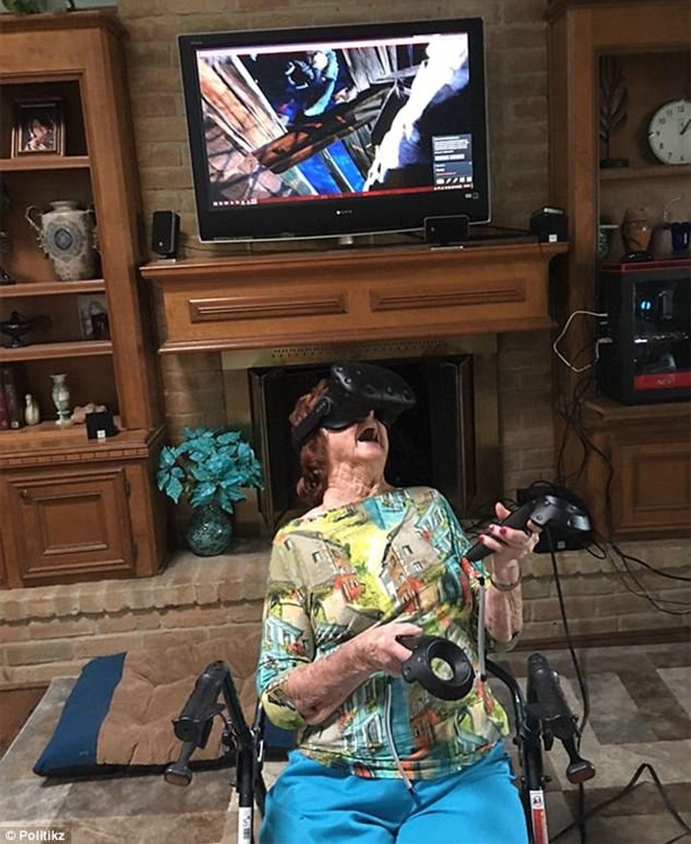 Reagimet e gjyshërve që provuan diçka për herë të parë foto 9