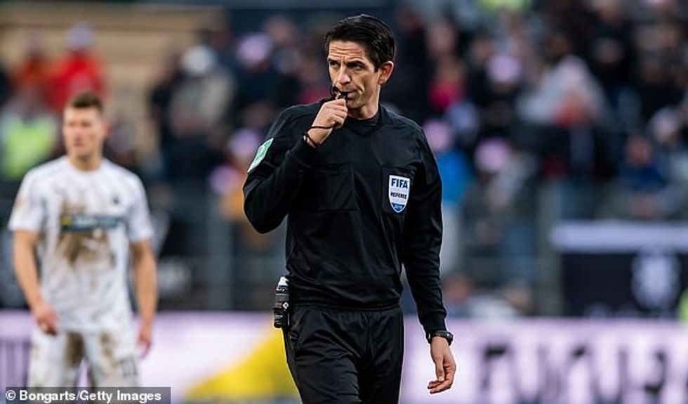 Referee Deniz Aytekin failed in the performance of his duties during Barcelona's comeback