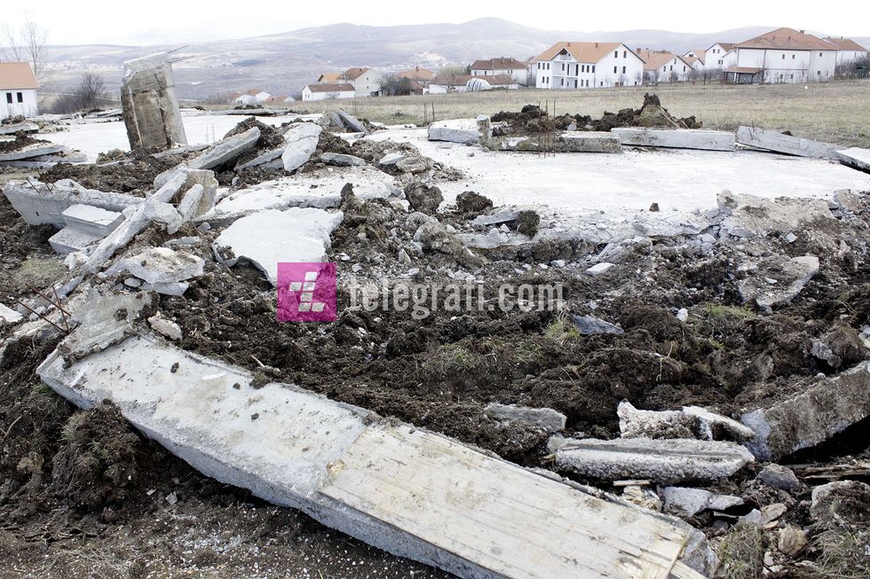 renimi i shtepive ne fshatin Hade foto Ridvan Slivova 4