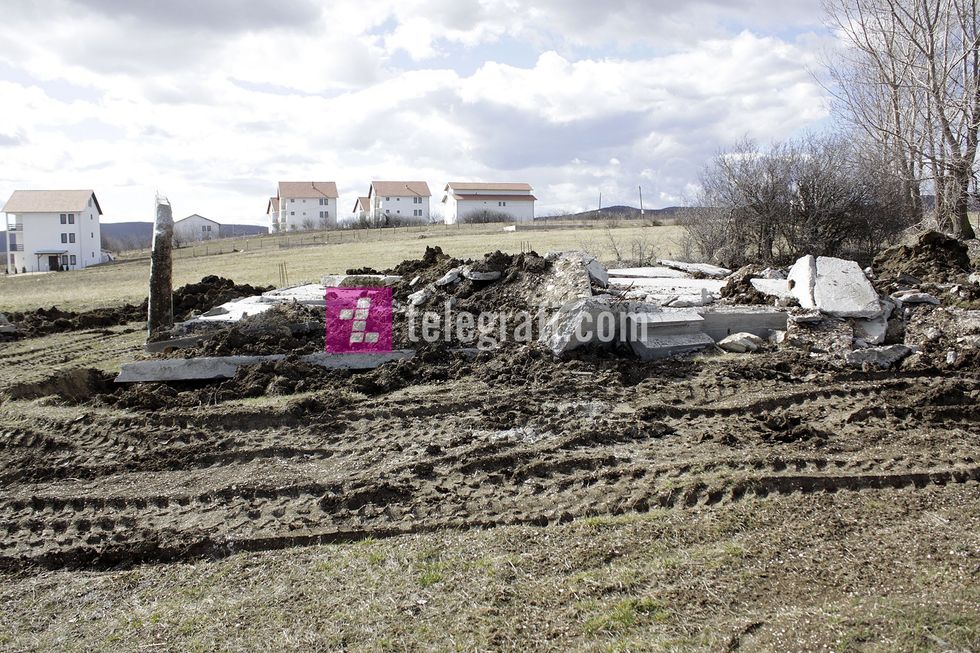 renimi i shtepive ne fshatin Hade foto Ridvan Slivova 7