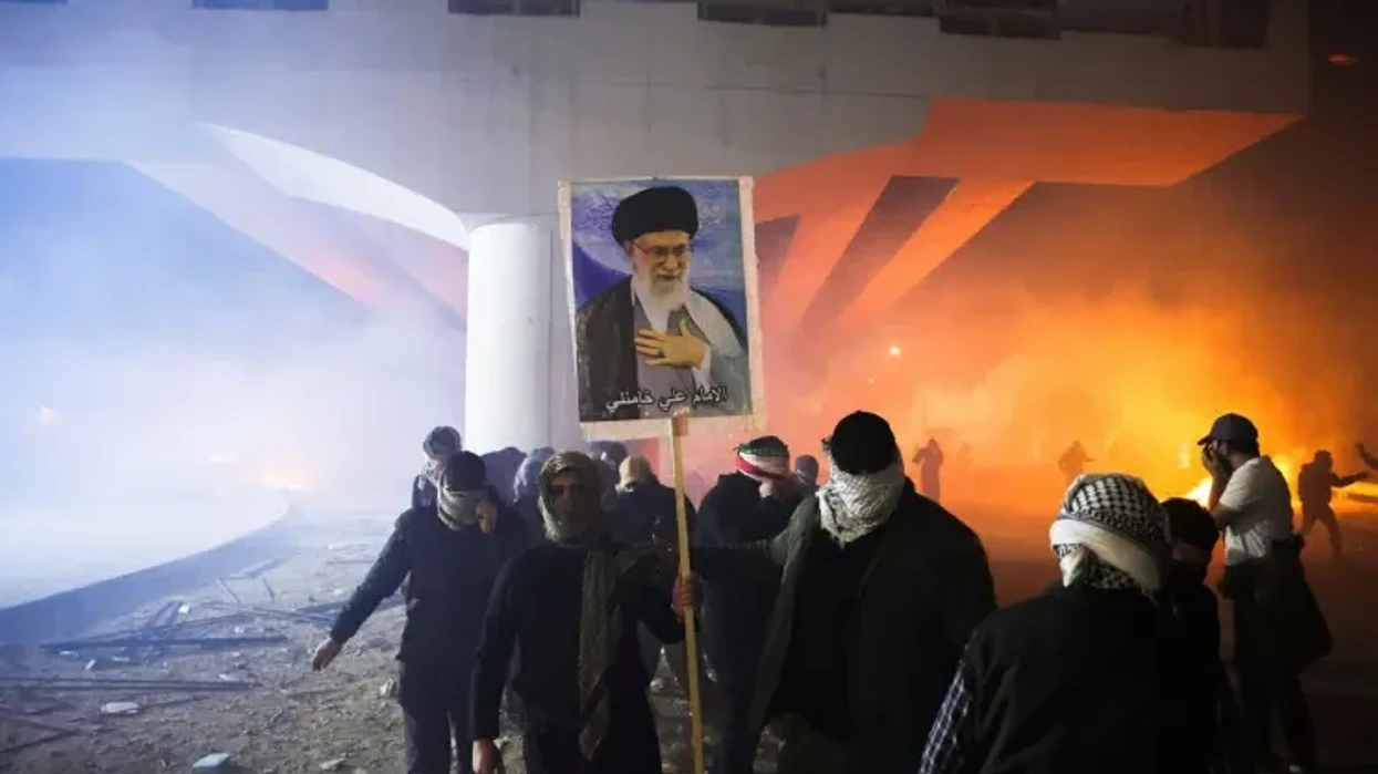 Ranë sundimtarët e Iranit, por nuk janë jashtë loje: Liria e civilëve varet nga ajo që ndodh më pas