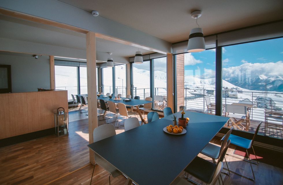 Resorti turistik i punuar nga kontejnerët e vjetër të transportit foto 6