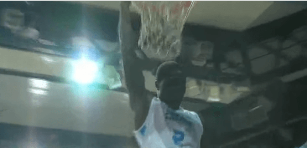 Rhett ishte spektakolar. Alley oops ngulitje të furishme. Ai ishte autoritativ nën kosh. Foto: Telegrafi.