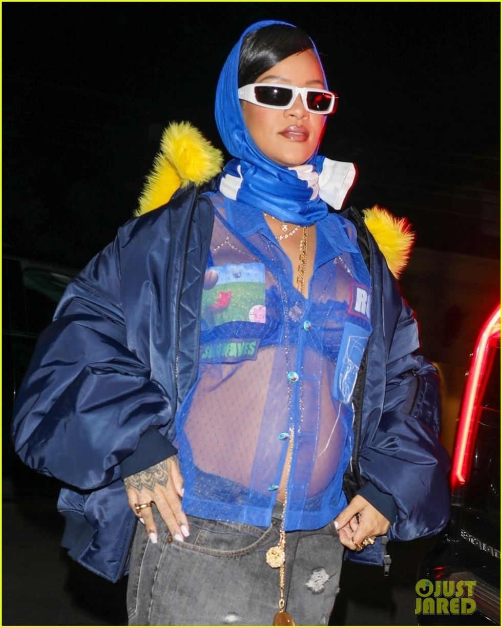 rihanna dress her baby bump in sheer top for super bowl 02