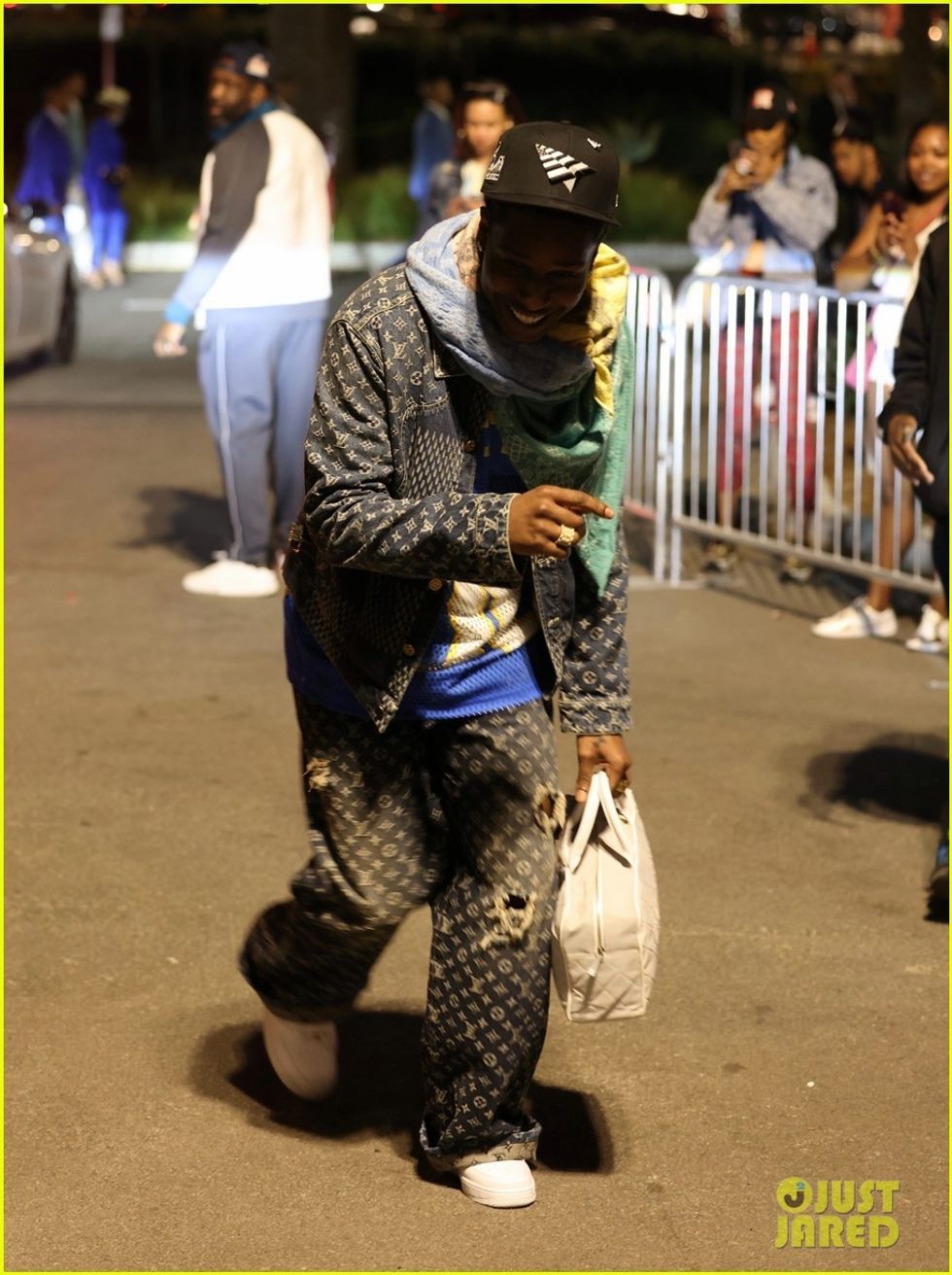 rihanna dress her baby bump in sheer top for super bowl 11