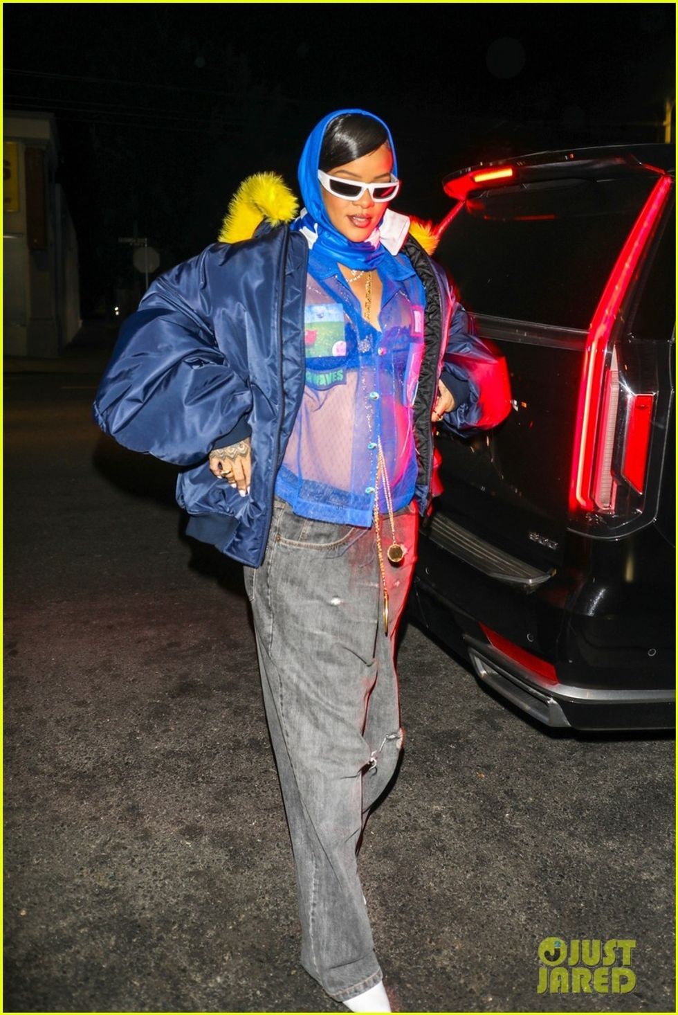 rihanna dress her baby bump in sheer top for super bowl 18