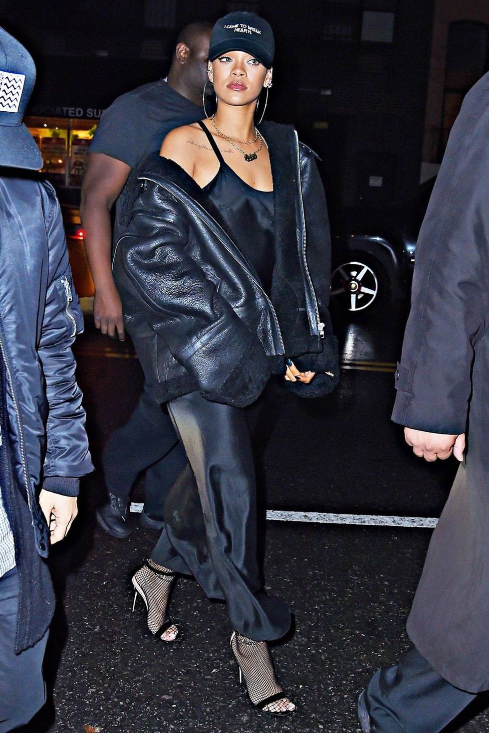 rihanna glamour 20nov15 akm b