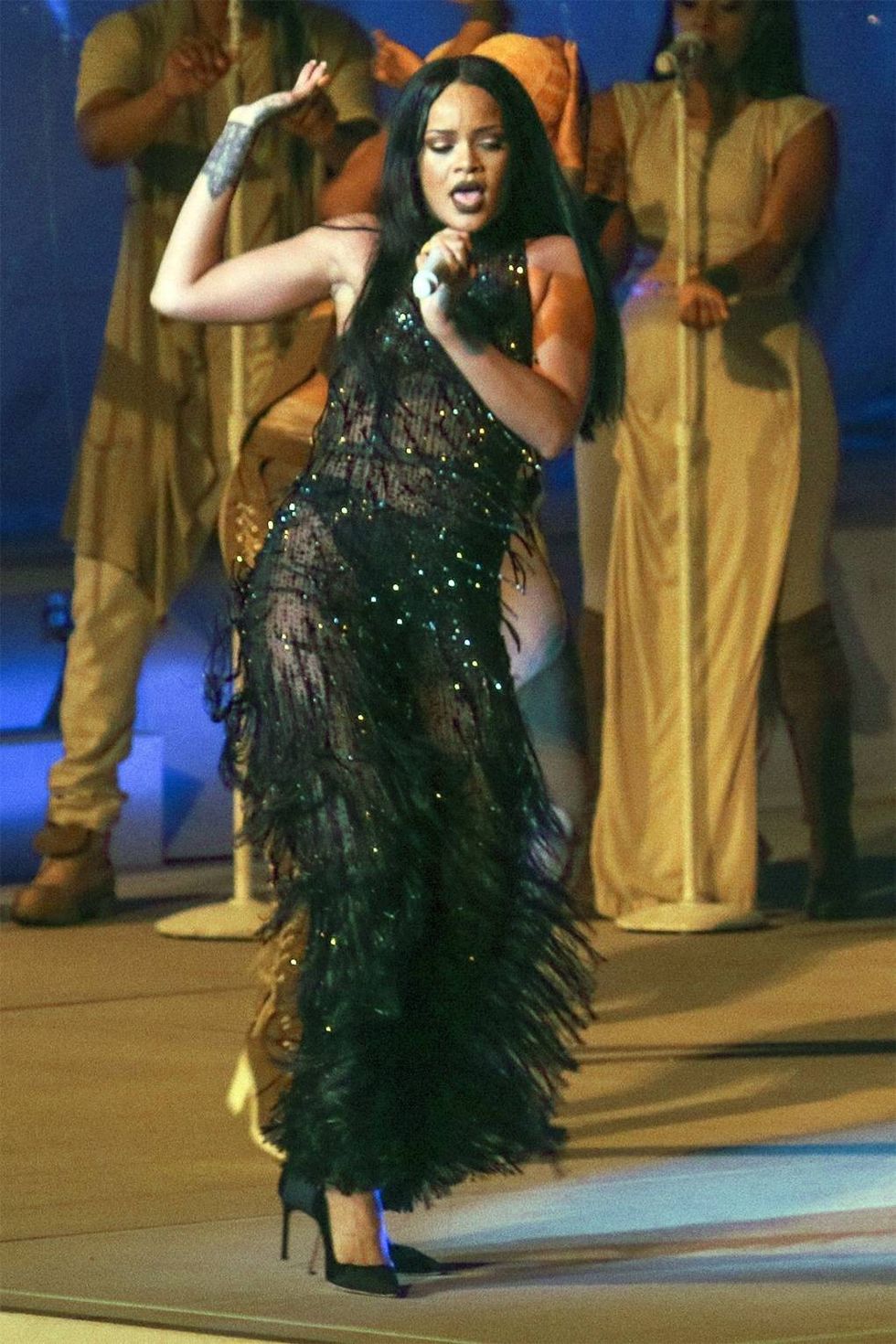 Rihanna glamour 25april16 splashnews b