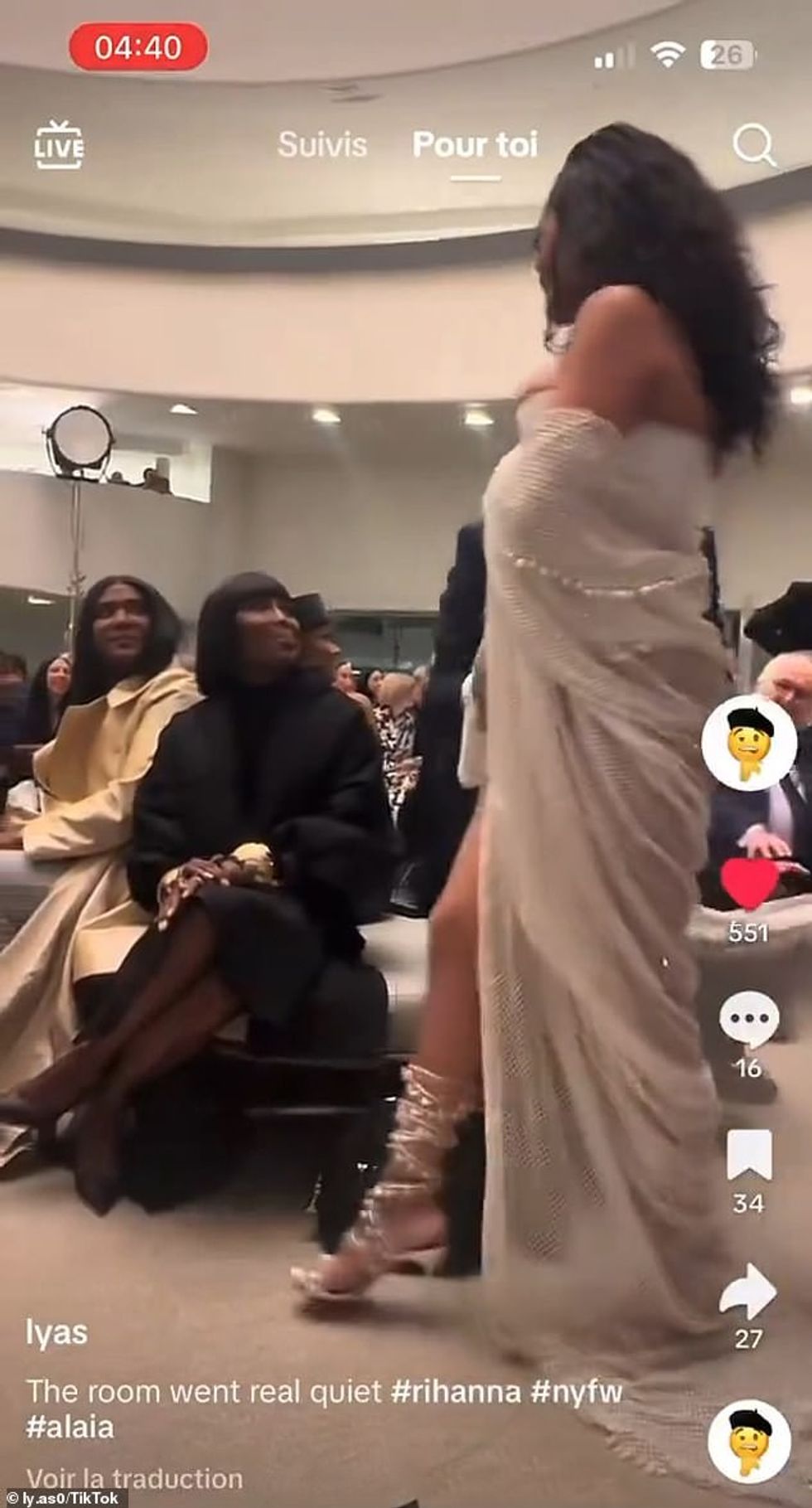 Rihanna tronditi fansat javën e kaluar pasi u duk se injoronte ish-shoqen Naomi Campbell gjatë një takimi të vështirë në Javën e Modës në Nju Jork.