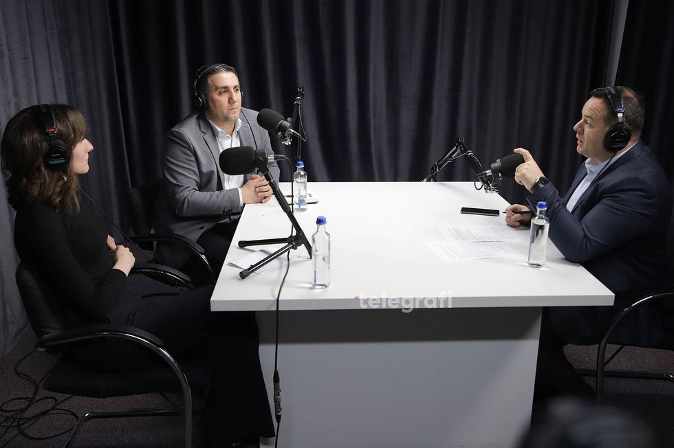 Rina Basholli dhe Hekuran Doli podcast interviste foto Ridvan Slivova 11