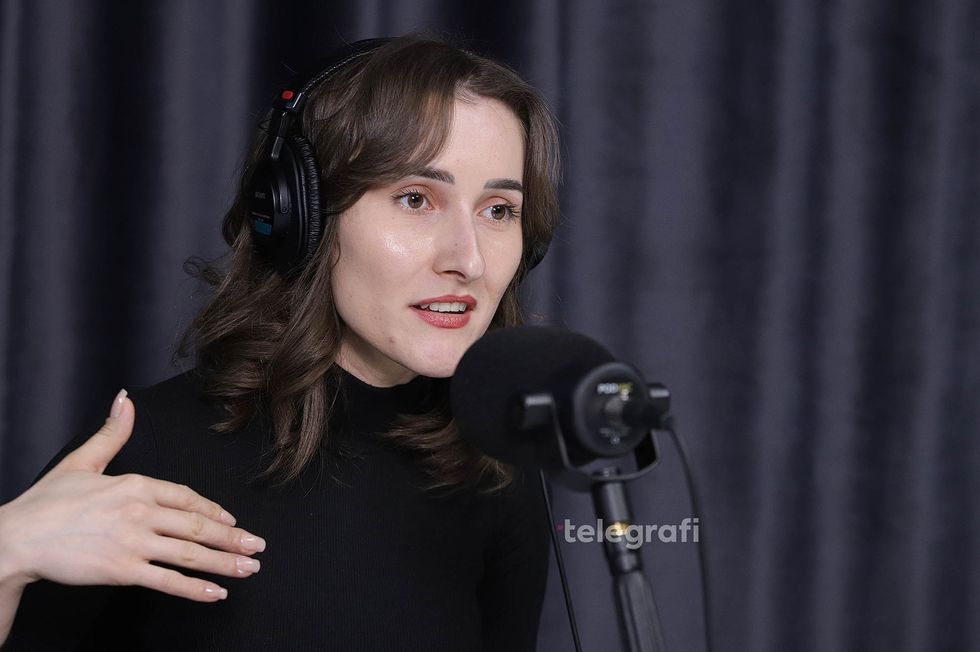 Rina Basholli eksperte ne fushen e sigurise kibernetike podcast interviste foto Ridvan Slivova 2