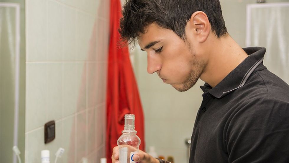 Rinsing with Mouthwash