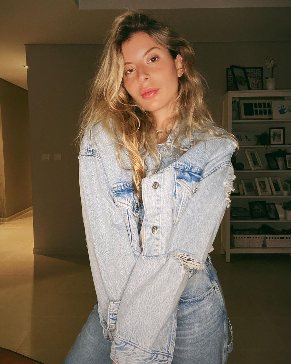 riri dada 1623685564319676912398564178099103609529689n