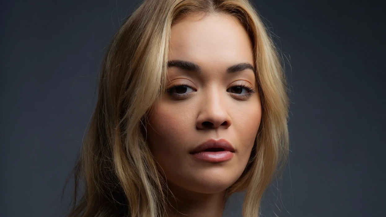 Rita Ora zgjeron karrierën si aktore, i bashkohet kastit të filmit të ri “Honeymoon with Harry” me Kevin Costner