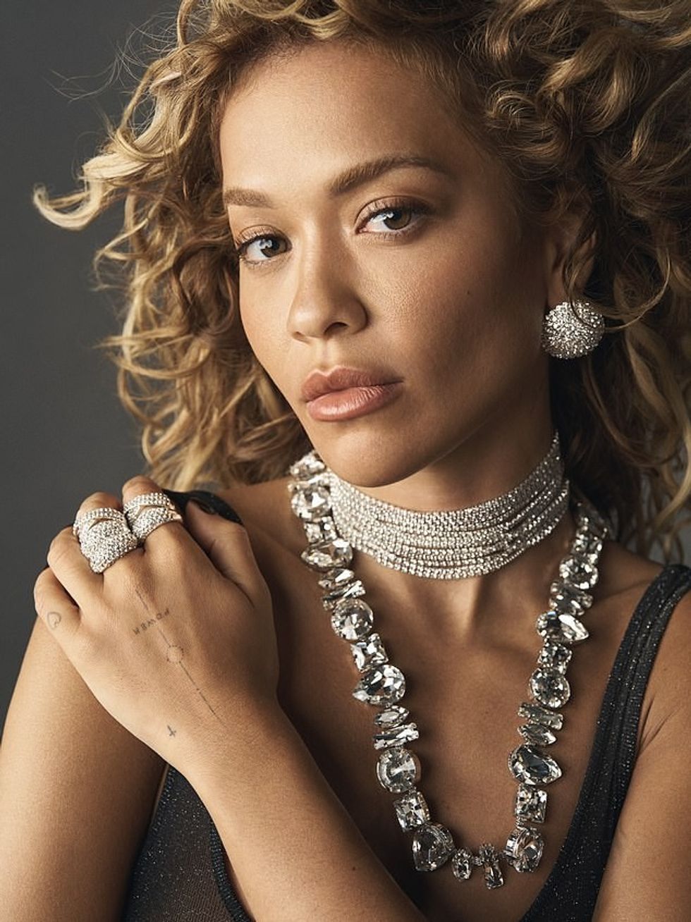 Rita tregoi gjithashtu një numër bizhuteri argjendi verbuese që varionin nga 3,50 deri në 10 £