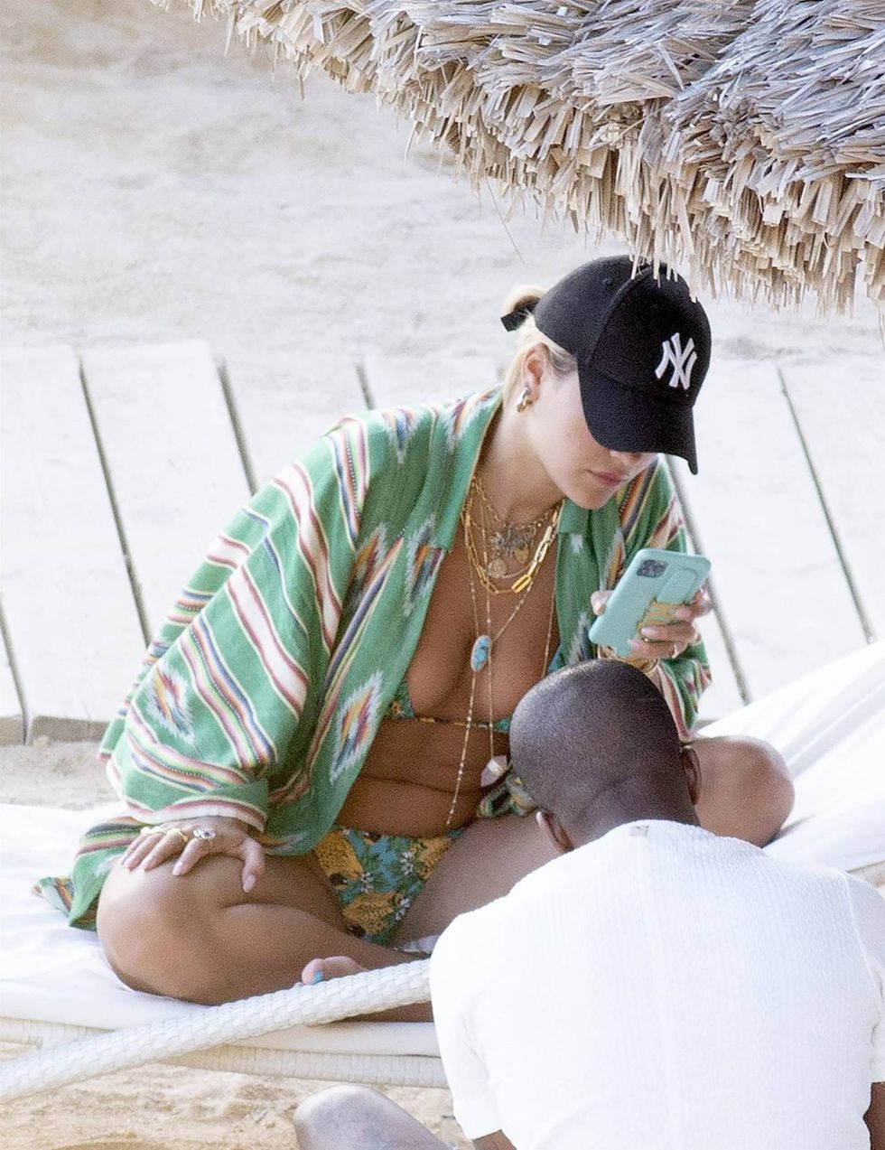 RitaOra greenShrug yellowsunglasses bikini sexy 2020 greenbikinitop 2 23669 188781