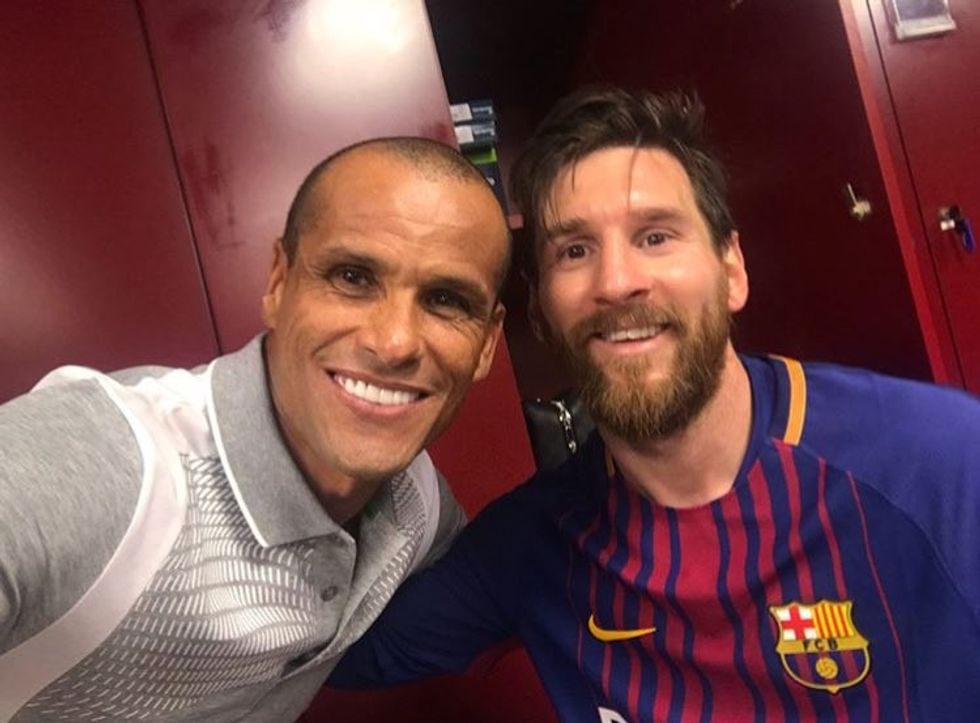 rivaldo posa con messi en el interior del camp nou tras el barcelona real madrid de la jornada 36 en laliga 17 18 instagram rivaldooficial