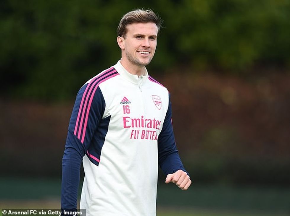 Rob Holding është një tjetër që ka aspirata për t'u bërë trajner dhe, si të tjerët, ka punuar me grupmoshat e Arsenalit.