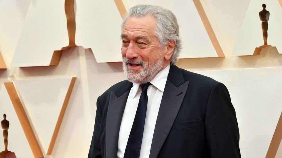 Robert de Niro hospitalized the 77 year old actor gives reassuring news